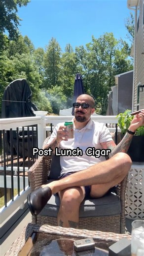 Enjoying a post lunch Perdomo Lot 23 Maduro #cigar #perdomo #maduro #waterloo #cigarasmr #cigarlover