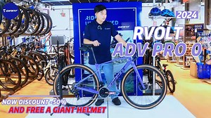 REVOLT ADPRO 0 គឺជាកង់ប្រភេទ GRAVEL ដែលមានភាពទាក់ទាញ និងសមត្ថភាពដ៏នឹកស្មានមិនដល់ ✨ប្រុសសង្ហា Revolt Advanced Pro 0 (2024) 🚲 ➡️ ជាប្រភេទកង់ Gravel មានតួស្រាល​ កាបោន គ្រឿងទំនើប (គ្រឿងភ្លើង)​ មានលក្ខណពិសេសអាចជិះបានទាំងផ្លូវជាតិនិងផ្លូវគ្រួស (ផ្លូវគ្រួសស្មើ) 🎊តម្លៃល្អបញ្ចុះតម្លៃ 50% OFF តម្លៃពេញ 5662$​ លក់ត្រឹមតែ 2831$ 🎉 ⭕️ ទិញឥឡូវនេះ នឹងទទួលបានមួក Giant ដ៍ស្រស់ស្អាតចំនួន 1⭕️ 📌SPECIFICATION Size : XS,S Frame : Advanced PRO CARBON Component : Sram Force AXS Wheel-Set : Giant CXR 1 Carbon 💥ទៅណាក៏