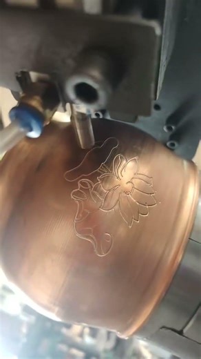 Hammer - texturing Machine Creates Lotus Patterns