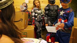 BOX FORT WAR! Nerf War Batman v Superman w Kid Deadpool Spiderman SuperHero Kids real life movie – Видео Dailymotion
