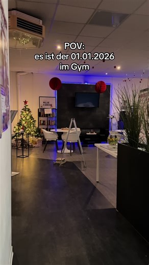 Natürlich, gibt es sowas bei uns im Studio nicht. Saubere Ausführung wird von uns Mitarbeitern selbstverständlich kontrolliert und korrigiert. Wir wünschen Euch Frohe Weihnachte und besinnliche Festtage! #medizinischesfitnessstudio#exclusive#foryou#viral#trend