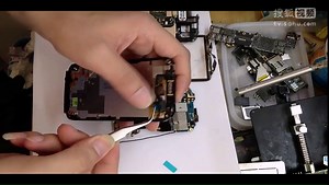 手机维修-HTC 换触屏拆机教程视频 (6)