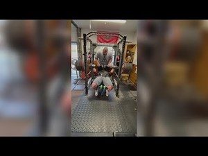 Oregon man bench presses 1,000 pounds
