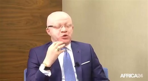 Vous qui croyez que votre programme d’abrutissement des Congolais a réussi à aliéner tout le monde, sachez qu’il reste encore des Congolais qui n’ont pas la mémoire courte.Les peuples peuvent être fatigués, jamais amnésiques. Aucun pouvoir n’est éternel. La fin de ce régime approche, car l’éveil des consciences est désormais en marche. Quand Thierry Moungalla disait que Ntumi est terroriste. From: Le Numéro Milliard L’homme Projet Nzambe | Congo Morning