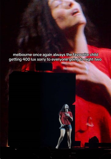 Lorde's 400 Lux in Melbourne: A Night to Remember