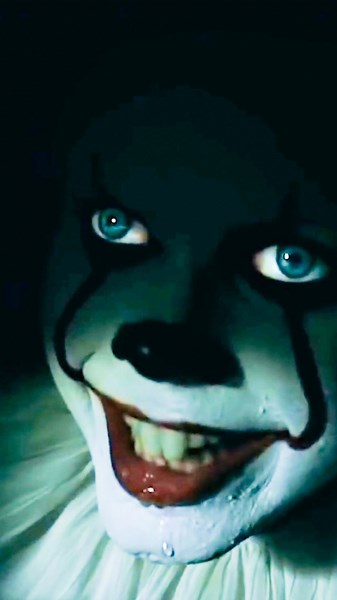 Georgie meets Pennywise in the sewer scene in It (2017) #shorts