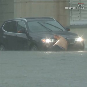 512K views · 2.3K reactions | Hours of heavy rain have caused flooding in parts of Houston, leading officials to tell residents to avoid driving and sparking uncomfortable memories of last summer's Hurricane Harvey https://cnn.it/2u1HWLZ | CNN | Facebook