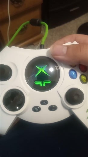 the Duke controller light up
