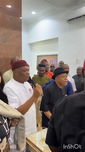 Former Governor of Abia state Senator Orji Uzor Kalu meets with his successor Senator T.A Orji as they join forces with the aim of dislodging Alex Otti as Governor in 2027 In the video, they were seen pledging their allegiance to President Bola Tinubu by chanting “on your mandate” alongside their supporters in Umuahia. | Lindaikejiblog