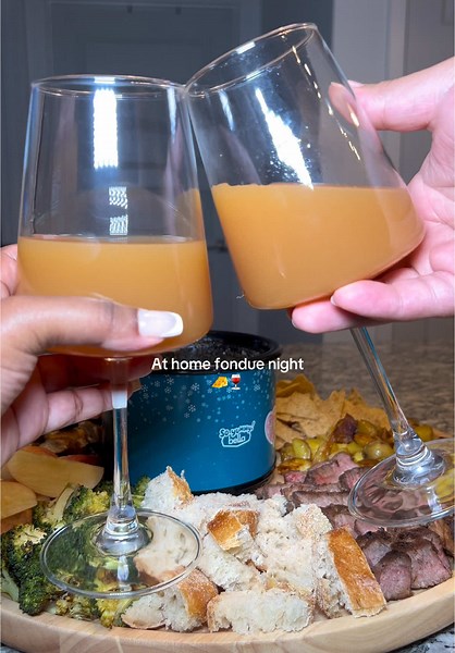 Made this at home fondue and it was soooo good 😍😍 #fondue #cheesefondue #athomefondue #fonduenight #recipes #foodtok #foodrecipes #partyfood #hostingrecipes #appetizerideas #hometok #foodboard