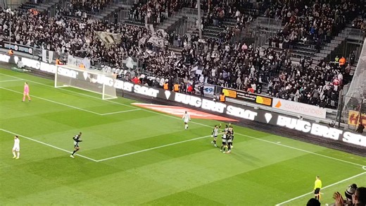 ⚽🇫🇷 Ouverture du score pour Angers SCO, signée Louis MOUTON (1-0, 25e), suite à un centre de la droite de Carlens ARCUS ! Pour rappel, le FC Metz joue à dix après l'expulsion de son défenseur, Jean-Philippe GBAMIN (8e). #sportangers #angers #angerssco #sport #football #metz #ligue1 #passionsports49 | Passion Sports 49