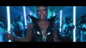 “Don’t kill my vibe, don’t touch my weave” Todrick Hall’s living his best life in new video DEM BEATS ft. RuPaul See Todrick live in Australia & New Zealand this June: bit.ly/Todrick18 | TEG DAINTY