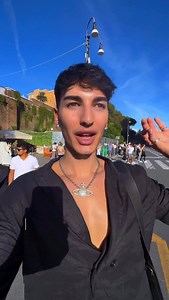 Cosa mangio a📍Roma 💫COLAZIONE👇🏼 in zona metro Piramide 🧚🏼‍♀️Julietta Pastry & LAB: - TORTINO DELLA NONNA veg - Semi freddo al PISTACCHIO ( W O W ). 💫PRANZO👇🏼 in zona metro Termini 🍝Rifugio Romano: - Involtini di Melanzane ripieni di Ragù - Carbonara VEGANA - Tiramisu veg (l’ho portato via) 💫CENA👇🏼 in zona metro Piramide 🐈Romeo CAT BISTROT: - Kimchi in pastella di Farina di Riso con Salsa Teryaki - Ravioli ripieni di Ricotta di Mandorle su letto di Pomodoro - Insalata fredda di fake