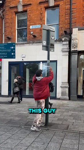 162K views · 6.4K reactions | This guy makes amazing Grinch art on the street at Christmas 懶 | Epic Dose | Facebook