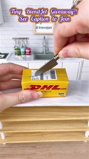 #INTERNATIONALGIVEAWAY 💚 This tiny Matcha video is definitely gonna have you wanting your own. Good thing we're doing another giveaway! 1️⃣ lucky winner will win one Mini #BlendJet of your own!😍 To enter: 1. Follow IG @realminiworld_ and @blendjet 2. Like and save the post! 3. Tag 3 friends there 4. Let us know which color Mini BlendJet you’d like and why😉 #miniblendjet #tinyblender #miniaturefood #minicooking #tinycooking