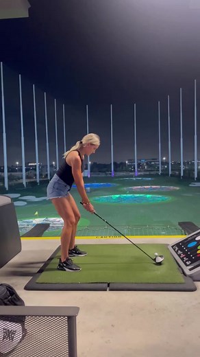 There’s just something about those night time @Topgolf swing videos 😉 #golf #golftiktok #golftok #topgolf #golfswing #miami