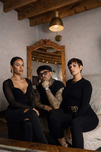 Part.2 Je reviens Avec un spectacle inédit ! Et également avec tout ce qui l’englobe. Ça arrive vite. C’est un projet à 360•, mon livre, un roman auto-bio, des courts métrages en court, et mon spectacle. Tout est lié. Et Quand on se rencontrera le 6 mars, vous ne ressortirez pas comme vous êtes entrés. Moi non plus d’ailleurs. LIEN DE RÉSERVATION DANS MA BIO ⤴️ #spectacle #nantes #maevamartinez #pourtoi @🎶 SHEYN (C-SHEYN) 🎶