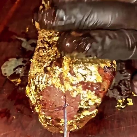 3.4M views · 134K reactions | Cheesy Golden Steak Surprise 燎數勞 | Salt Bae | Facebook