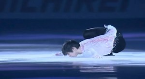 #Gala, #NHKTrophy2019. Yuzuru Hanyu patinó Haru yo koi y su encore fue Origen. Estuvo realmente hermoso. Gala completa: https://youtu.be/ZRmdWEc231Q. | Yuzuru Hanyu Lovers
