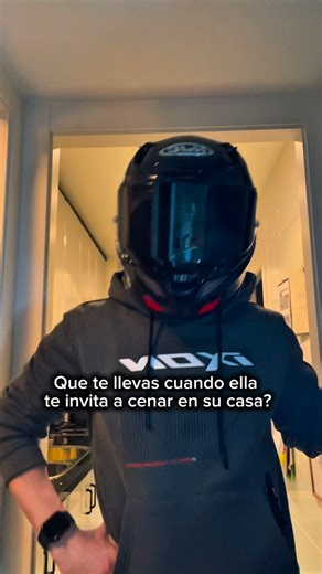 Guisantes Sobre Ruedas - GSR on Instagram: "Que te llevas cuando ella te invita a cenar en su casa?🤔 ________________________________________ 📌🤵🏻Colaborador de @newmundialmotoss 🎧 @hjcespana 👕 @ixon.es / @rebelhorn.official ________________________________________ #biker #motos #humor #bikelife #viralinstagramreelsvideo♥️"