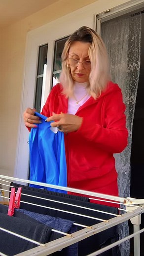 How to Hang Laundry Efficiently on a Clothesline