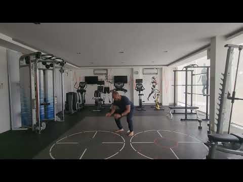 Squat Reach – Mobility, Flow & Full-Body Activation
