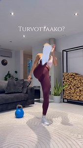 Tavoitteena pyöreät pakarat? 🍑 👉Ota tämä 15 min pakaratreeni käyttöön! Tykkää, tallenna ja TESTAA! TREENI: 1. Askelkyykky joustot pakaranosto 30s tauko 10s 2. Toinen jalka 30s tauko 10 3. kyykystä polvi kierrot 30s tauko 10s 4. kyykky tasahyppy 30s tauko 10s 5. lantionnosto joustot 30s tauko 30s Tee kolme kierrosta. Kierrosten välissä 30s tauko. Nappaa mukaan isohko kuula, jotta saat kunnon tuntuman (mulla 12kg) 🔥🍑 🔥 Pakaran voima ei ole vain ulkonäköä varten! Vahvat pakarat auttaa koko keh