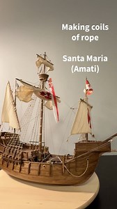 Building the Santa Maria – a look back. Making piles of coiled ropes. A few years ago, after finishing the Wasa and long before the Prins Willem was put on hold (when I started the San Felipe), I built the Santa Maria by Amati. At that stage of my journey, I was still learning a lot by doing. The Santa Maria became a real turning point for me — especially because it was the first model ship where I worked with a large number of sails. Setting, furling, and positioning them taught me more than an