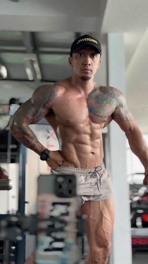 64 reactions | Magic mirror shot compilation for 2024 season (para kunwari may size 來) - No filter, shot using iphone 15 pro max on cinematic mode, post processed using videoleap paid app for compiling and splits only (no effects and adjustments used) export setting: 1080p, 60fps #LOL #nofilter #raw #fakebody #fakegainz | Legran Gil | Facebook