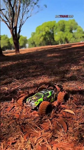 This 4x4 RC just turned the trail into a racetrack 😳💨