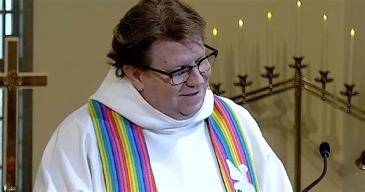 Trans pastor whose coming out speech went viral says she's been flooded with love in the aftermath - LGBTQ Nation