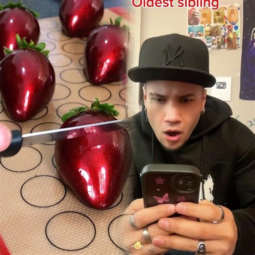 Mom checks siblings phones💀🤣#funnyvideos #comedy #funnyskits