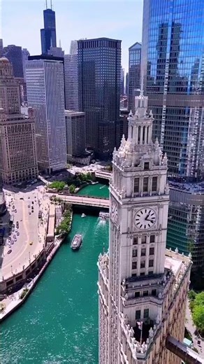 Chicago in 4K: A Walking Tour of the Windy City