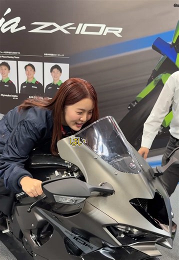 カワサキブースでニンジャZX-10Rにまたがってみました！ #オートバイ #バイク #大阪モーターサイクルショー2026 @伊藤えま @せんちゃん