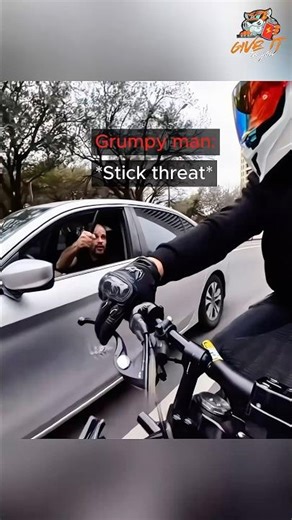 The biker encountered a difficult man and the ending was something everyone respected 😳