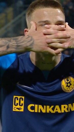 Mask on 🥶 #UECL | UEFA Europa League