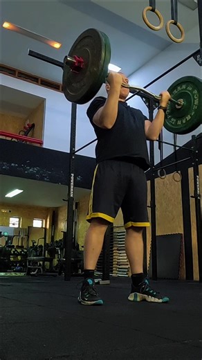 Staying consistent with crossfit with arms day ! Just gotta keep going, lots of effort over long time periods makes such a big difference.