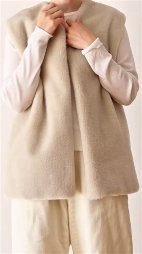 CHECK&STRIPE on Instagram: "ONLINE SHOP「11月予約販売」でご紹介中の新商品「ふんわりライトムートン」🆕🎥 11月予約販売で「ふんわりライトムートン」をお買い上げのお客様に、ふわふわファーベストのおまけレシピをお付けいたします！ ✨🐏用尺0.8mで2,880円＋税でお作りいただけます(※別布が110cm幅×1.2mが必要となります。)🐏✨ モデル身長:164cm 着用カラー:アイボリー 販売価格:3,600円＋税/m 幅 :約137cm 毛足が短く薄手のメリヤス編み生地で、柔らかな手触りと軽さが魅力です。 扱いやすいため、ベストやコートなどのお洋服から小物まで、さまざまなアイテムにお使いいただけます。 🔗新商品！ふんわりライトムートン(３色) https://checkandstripe-onlineshop.com/category/1997/products 🗓️ご注文受付期間：10月22日(水)～11月6日(木)正午まで 🚚発送開始予定：11月下旬から順次発送開始 💛5,000円(税抜)以上お買い上げの方には、全国一律で送料無