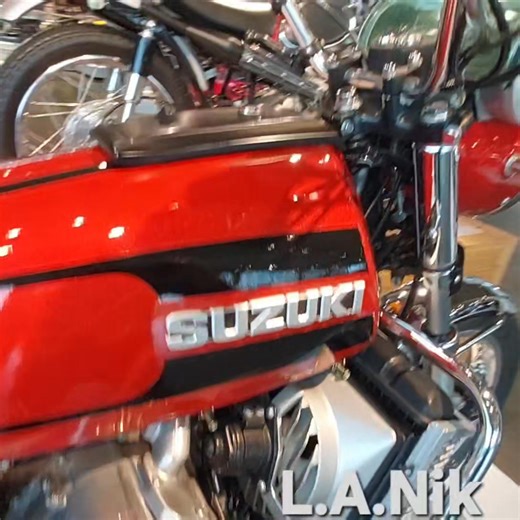 The RE5 Suzuki!! They tried something really different!! #Suzuki #motorcyclehistory #motorcycle #rotory #barbermotorsports | L.A.Nik