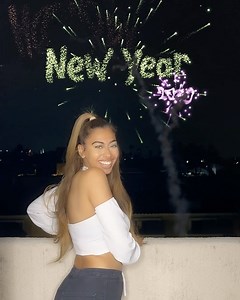 Sonna on Instagram: "Happy New Year!! 😘 The best way to predict the future is to create it!! DROP A COMMENT AND TELL ME WHAT YOU WANT TO SEE HAPPEN FOR YOU IN 2020!! #2020vision 😍 Got the pleasure of doing a collab with @hamidebrahimnia his work ethic & skill is unmatchable! 🙌🏼💥✨"