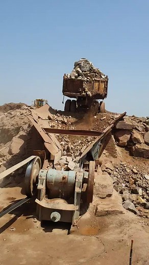 Rock Crusher Machine in Action: Breaking Down Rocks
