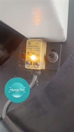 PNP type inductive sensor