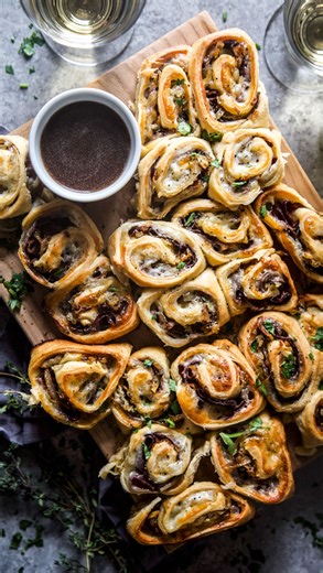 Lauren Grier on Instagram: "⭐️ Easy French Dip Pinwheels ⭐️ Easy French Dip Pinwheels are made of layers of deli roast beef, melty provolone cheese, and sweet caramelized onions rolled in buttery dough and baked to crisp, golden goodness! It comes with homemade au jus, a French savory beef gravy to dip the yummy pinwheels into. These easy and delicious morsels make the perfect party appetizers or all-day snacks for the family. Ingredients: ⭐️For the pinwheels: 3 tbsp Unsalted butter 2 large Yell