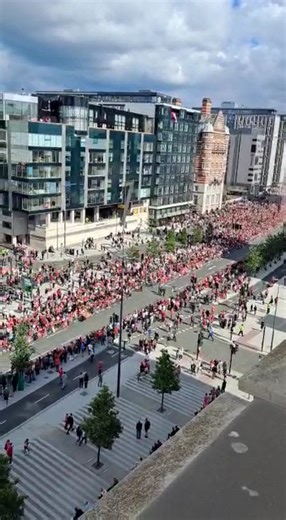 VIDEO | Crowds of fans are building at The Strand, where the #LFCParade will end, a bit later on. It is already extremely busy, so if you are at the location, or planning to head down, please spread out and use the length of the route. | Liverpool City Council