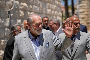 Mike Huckabee stands by Netanyahu in corruption case