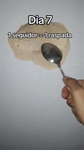 Dia 7 tentando fazer um buraco na parede do meu quarto 1 seguidor = 1 raspada #desafio #desafiodacolher #tiktok #fy #viral