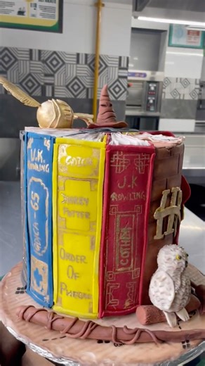 Magic meet mystery in our fondant art ❤️🙌🎂