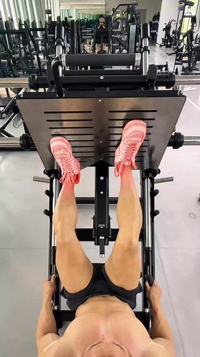 Leg Press Foot Placement Explained: Target Glutes, Quads & More with Simple Adjustments!Your foot position on the leg press can completely change the muscle groups you’re targeting.➡️ Feet high = more glutes➡️ Feet low = more quads➡️ Wide stance = adductors & glutes➡️ Narrow stance = outer quadsStop guessing—start training smart! #LegDay #LegPressTips #GlutesVsQuads #FitnessEducation #GymHacks #BodybuildingTips #LegWorkout #FitnessMotivation #anhsonnfitness | Anh Son Nguyen