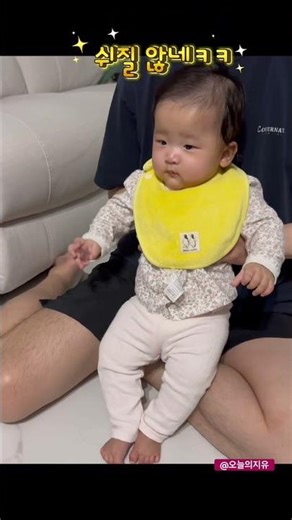 앉았다 일어났다 무한반복🤣 baby can’t stay still