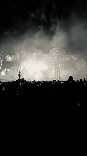 Travis Scott singing BUTTERFLY EFFECT at The Town 2025 (IPhone 11)